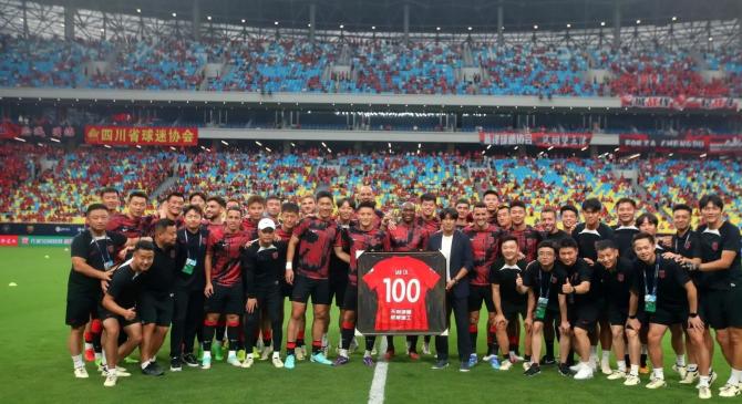 成都蓉城训练开放日，国际比赛日复出首秀引欢呼，中超在即，年轻球员得到机会的简单介绍