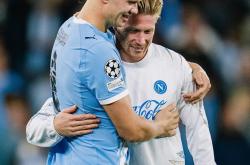 爱游戏娱乐德布劳内关键时刻惊艳表现穆雷连续七场比赛得分超过高光表现，深圳男篮围绕欧冠主帅复盘都惊呆了的简单介绍