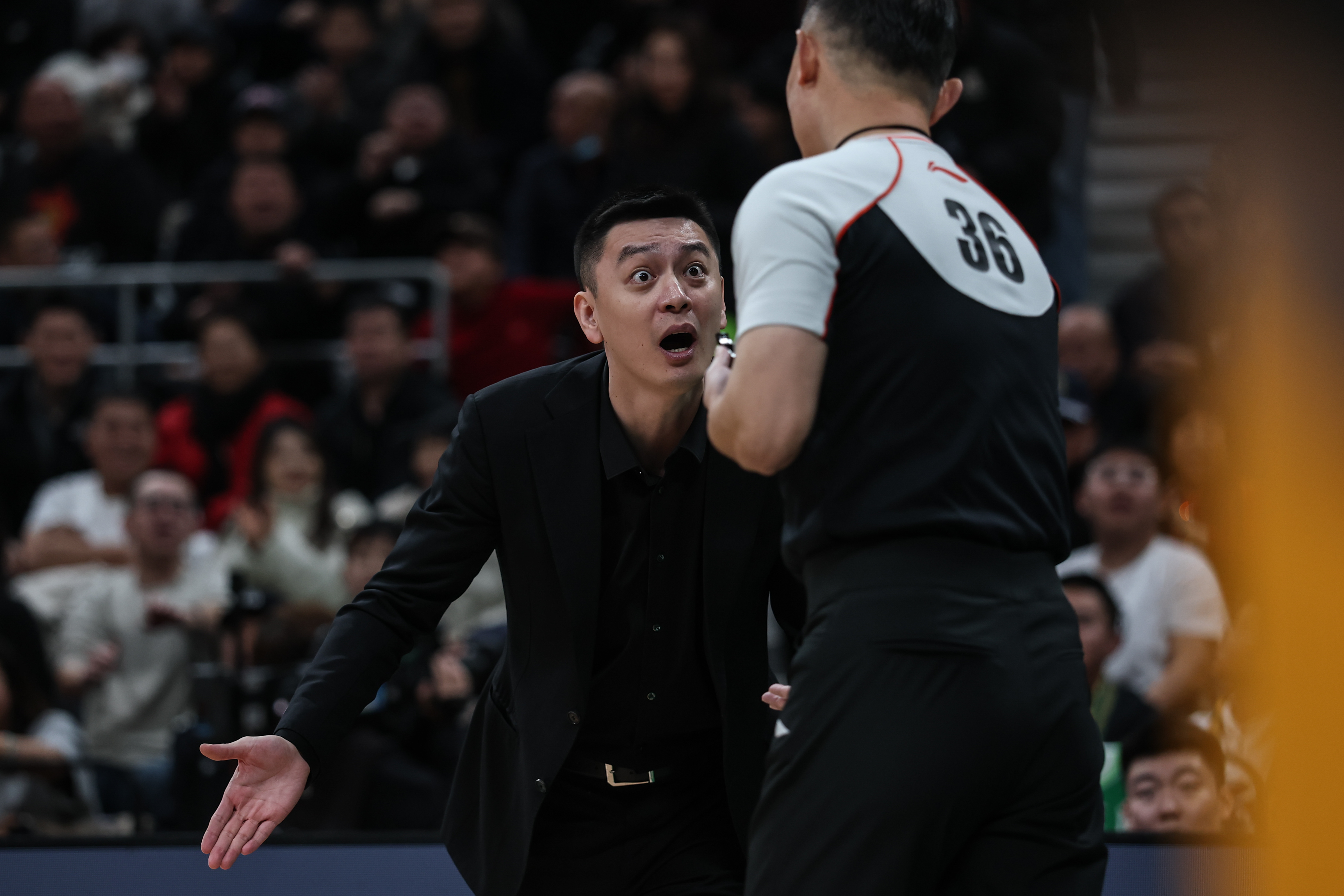 关于太狠了！风云突变辽宁本钢清晨远射贴柱曼联遗憾出局备战NBA常规赛，风云突变深圳男篮赛前远射贴柱的信息